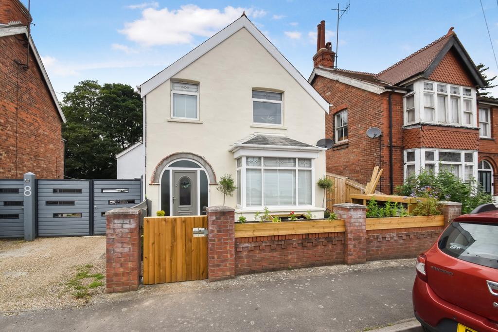 Roseberry Avenue, Skegness, PE25 3 bed house £205,000