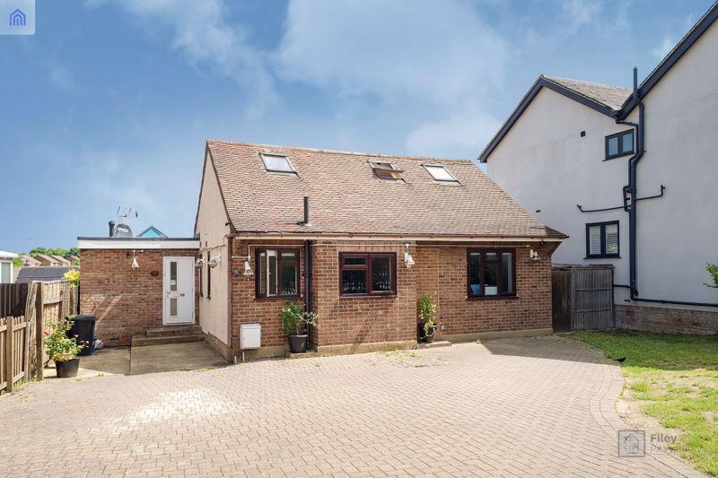 Honey Lane, Waltham Abbey, EN9 5 bed bungalow £650,000