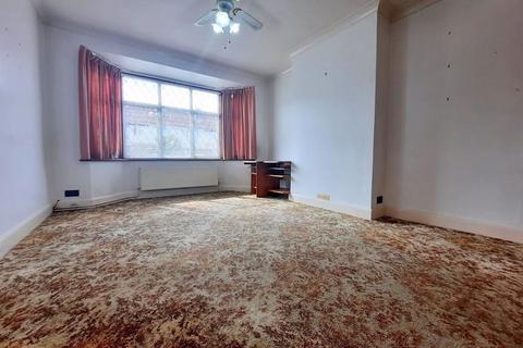 21 Ash Grove, Hounslow, TW5 9DU