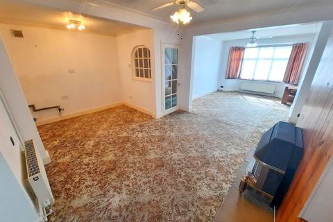 21 Ash Grove, Hounslow, TW5 9DU
