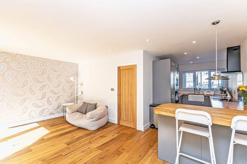 Landseer Avenue, Warrington 3 bed semidetached house £975 pcm (£225 pw)