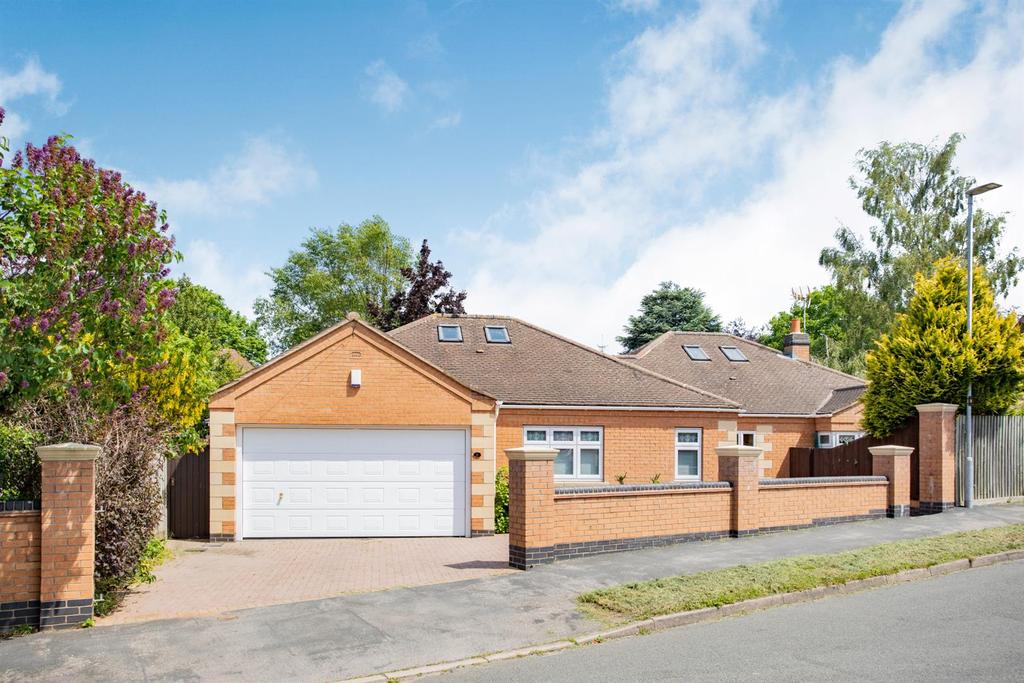 Hill Rise, Burbage, Leicestershire 4 bed bungalow £550,000