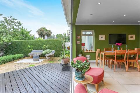 5 Colston Avenue, Carshalton, SM5 2PH