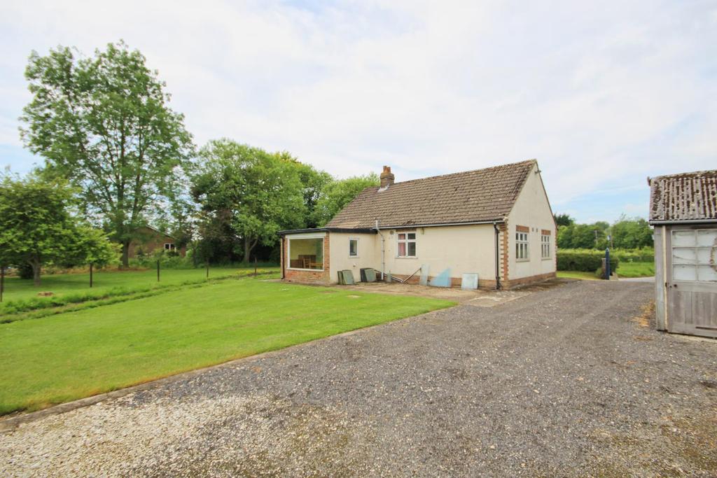 Southburn Road, Kirkburn, Driffield 2 bed detached bungalow £190,000