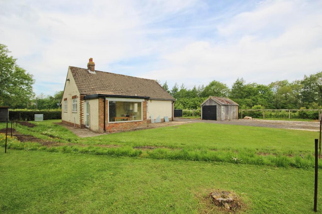 Southburn Road, Kirkburn, Driffield 2 bed detached bungalow £190,000