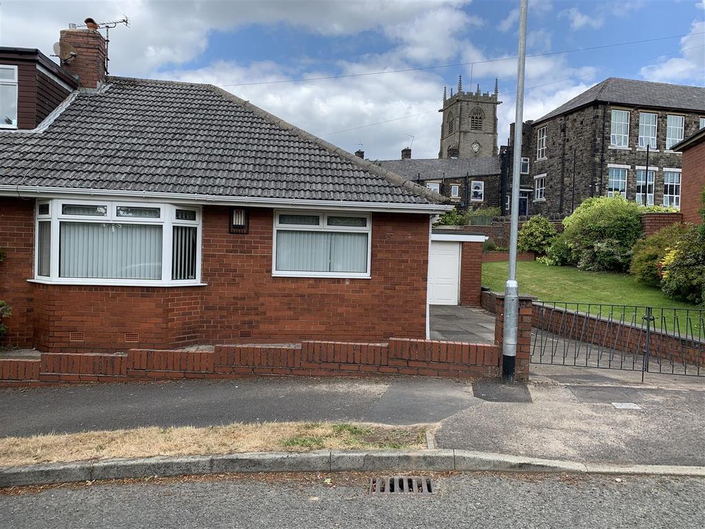 Leesway, Lees, Oldham 2 bed semidetached bungalow £190,000