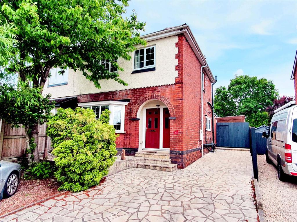 Brooks Lane, Whitwick, Coalville 3 bed semidetached house £240,000