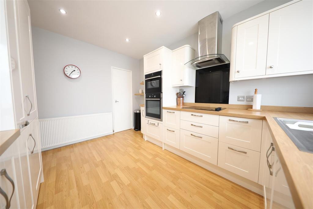 Church Lane, Thorngumbald, Hull 2 bed semidetached bungalow £145,000