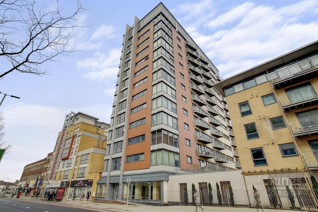 399 425 Eastern Avenue, Ilford 2 bed flat £275,000