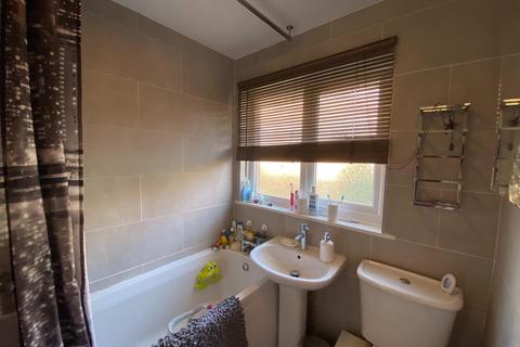 4 Maplin Drive, Huddersfield, HD3 3GT