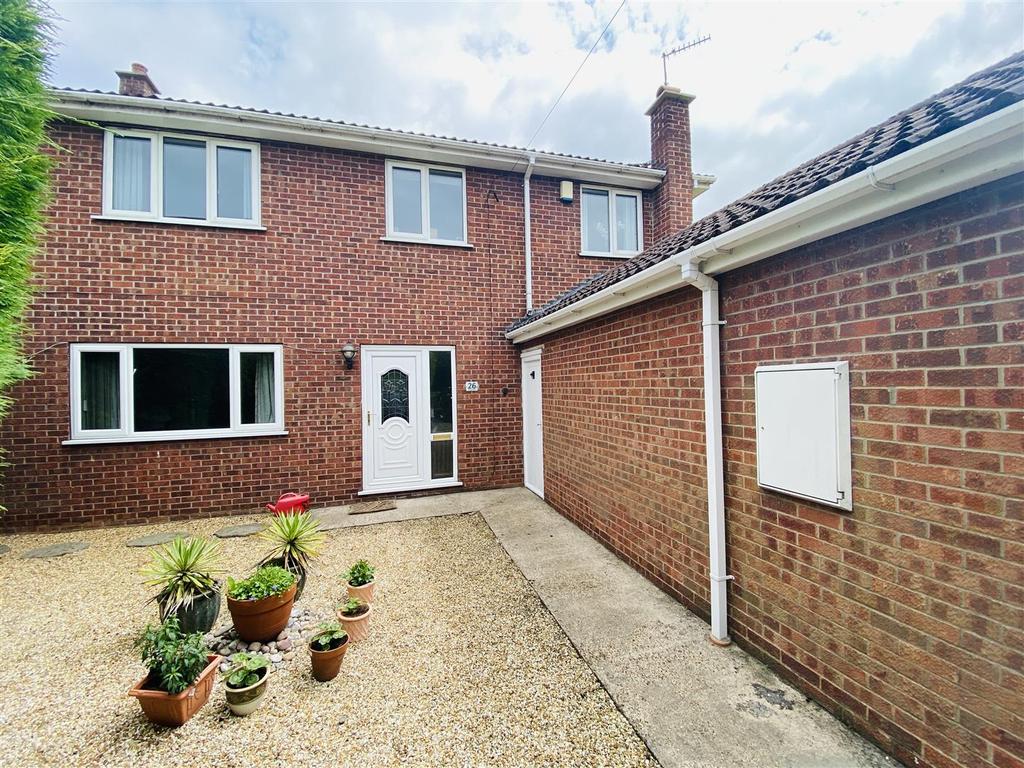 Brigg Lane, Camblesforth, Selby 4 bed detached house £300,000