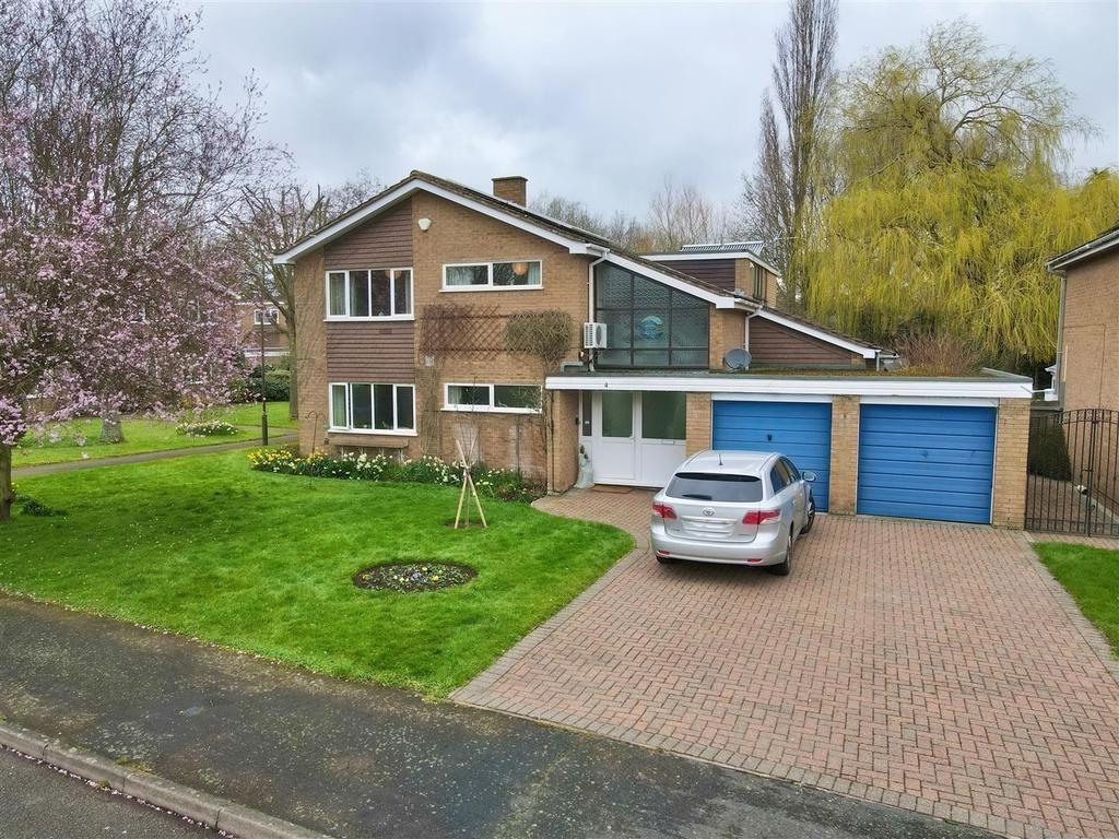 Foxton, Woughton Park, Milton Keynes 5 bed detached house £2,395 pcm