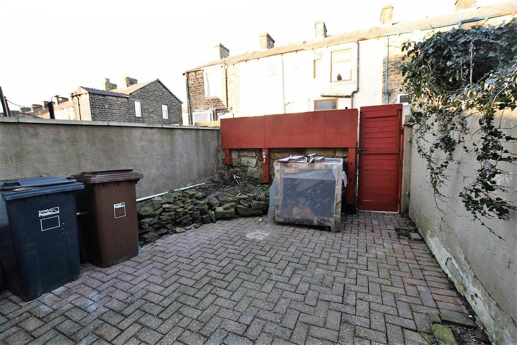 Oak Street, Colne 2 bed terraced house £445 pcm (£103 pw)