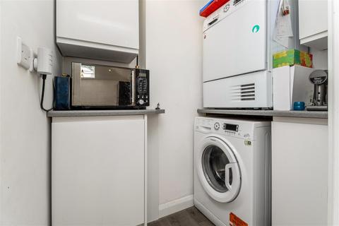 71 Linton Avenue, Borehamwood, WD6 4QY