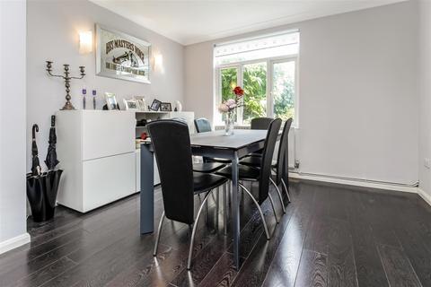 71 Linton Avenue, Borehamwood, WD6 4QY