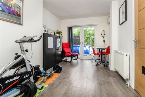 71 Linton Avenue, Borehamwood, WD6 4QY