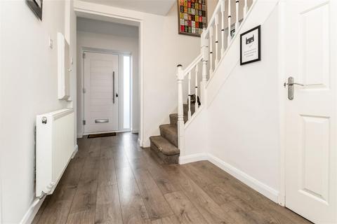 71 Linton Avenue, Borehamwood, WD6 4QY