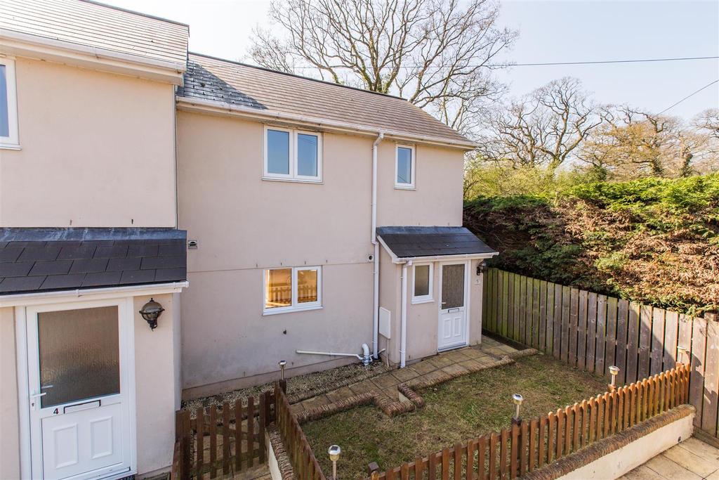 Meadowside Court, Copplestone 2 bed end of terrace house £695 pcm (£