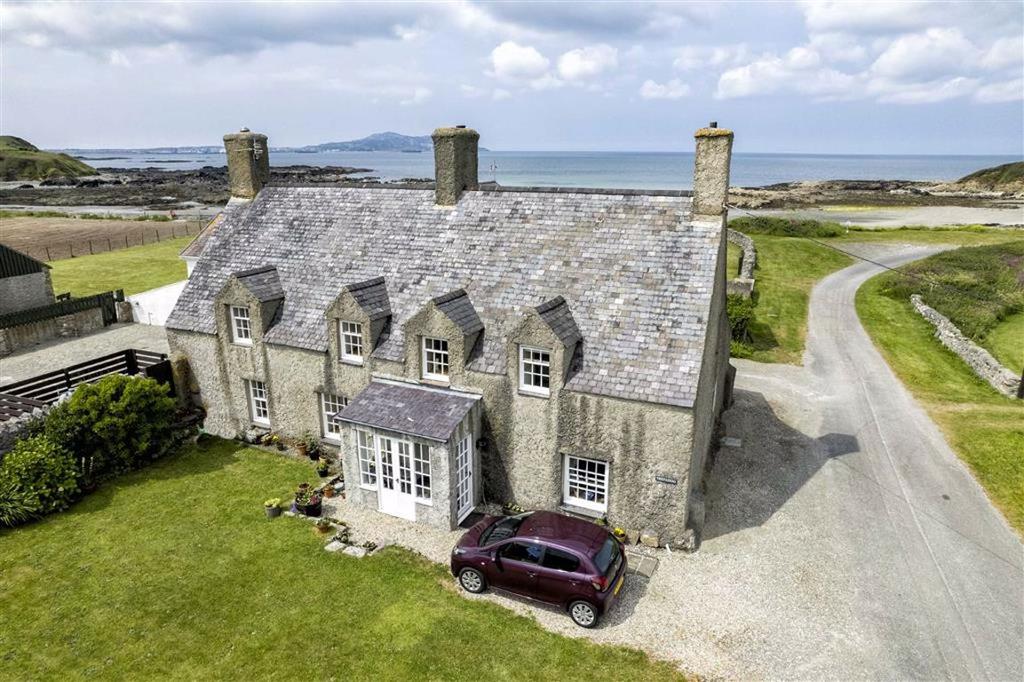 Porth Trefadog, Llanfaethlu, Isle Of Anglesey 4 bed character property