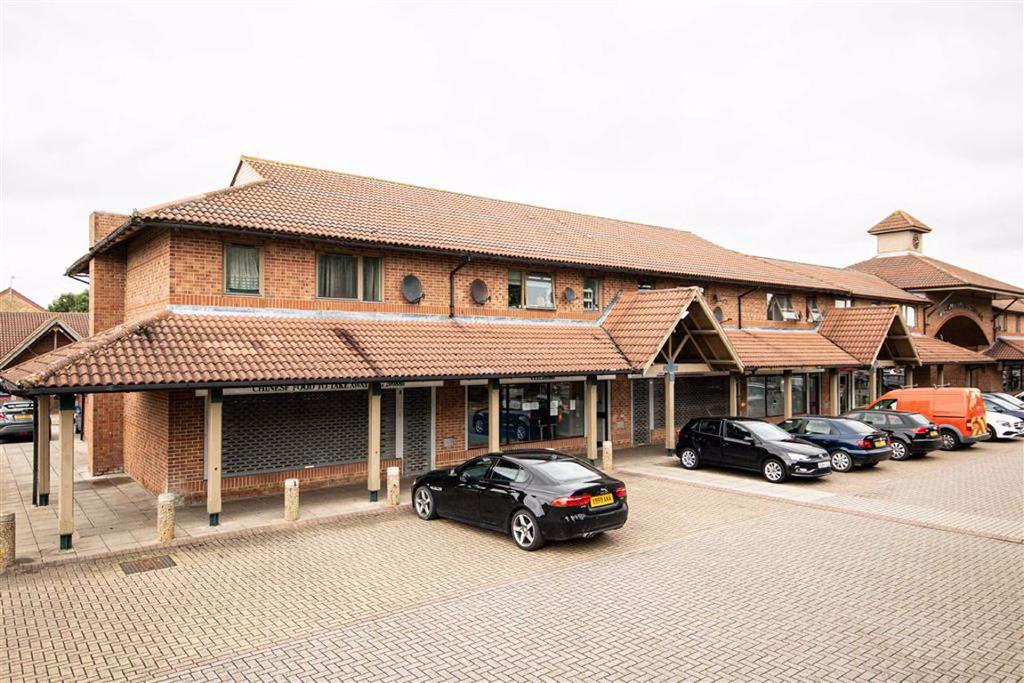 Fyfield Barrow, Walnut Tree, Milton... 2 bed apartment £850 pcm (£196 pw)
