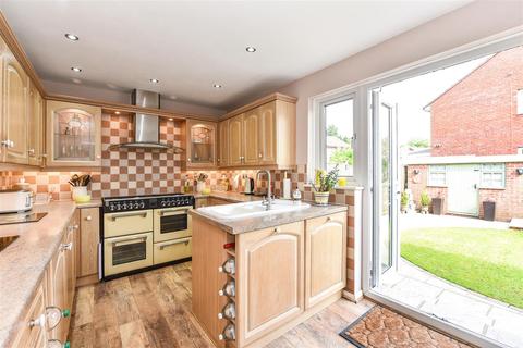 22 Olivers Meadow, Westergate, Chichester, PO20 3YA