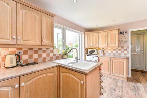 22 Olivers Meadow, Westergate, Chichester, PO20 3YA