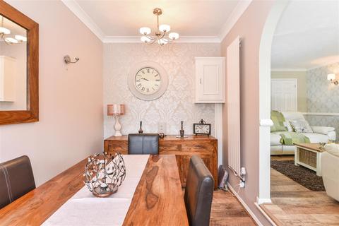 22 Olivers Meadow, Westergate, Chichester, PO20 3YA