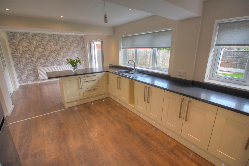 Open Plan Kitchen / Dining Room