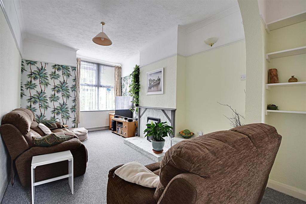 Chandler Road, BexhillOnSea 4 bed terraced house £325,000