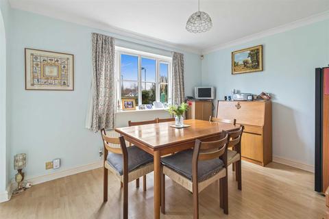 5 Dennes Mill Close, Wye, Ashford, TN25 5DR