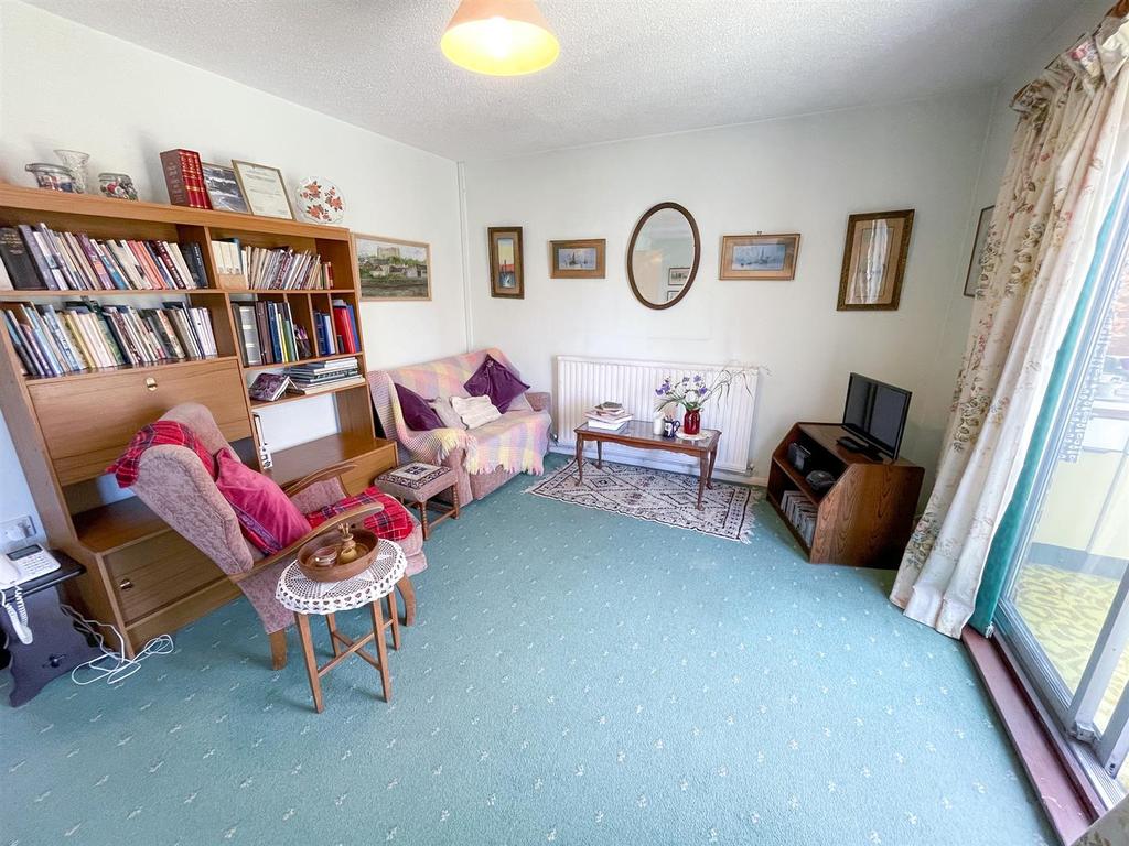 59 Fleming Way, Neyland SA73 1SD 2 bed bungalow £129,950