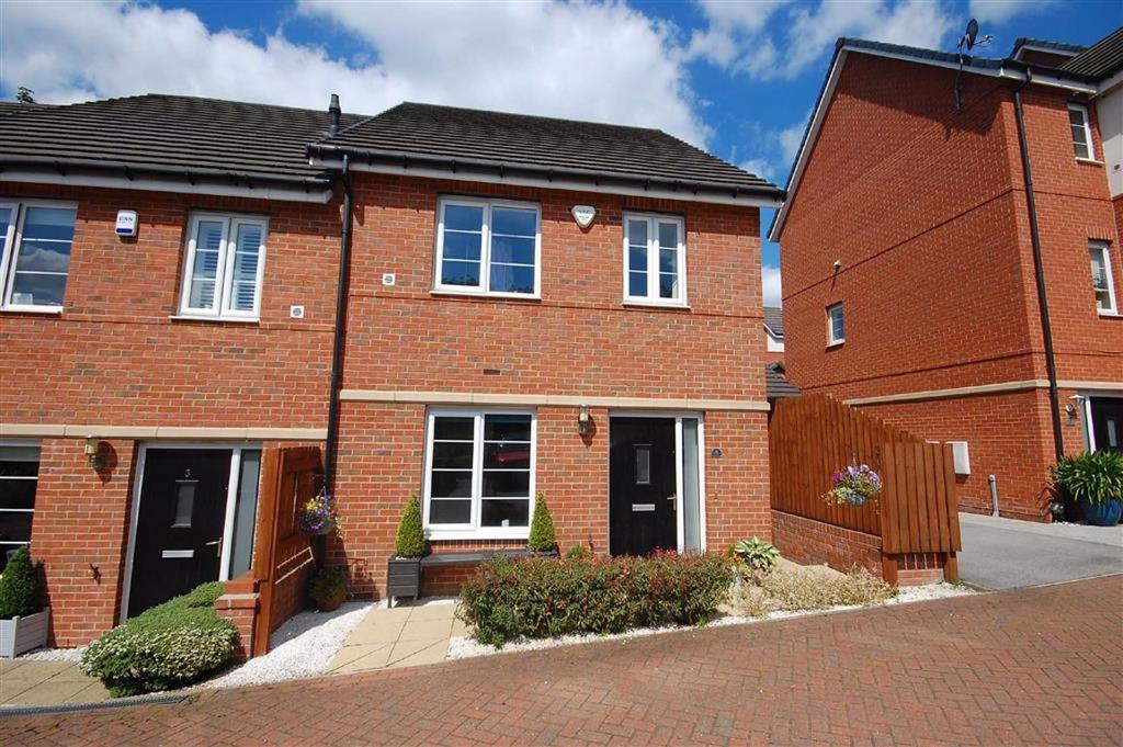 Bluebell Avenue, Garforth, Leeds, LS25 3 bed townhouse £250,000