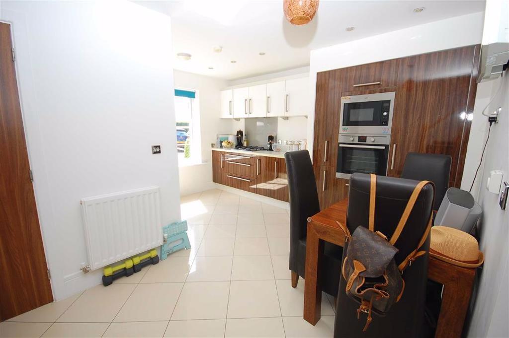 Bluebell Avenue, Garforth, Leeds, LS25 3 bed townhouse £250,000