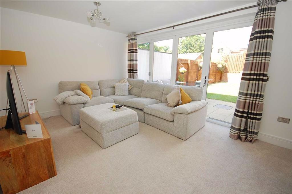 Bluebell Avenue, Garforth, Leeds, LS25 3 bed townhouse £250,000