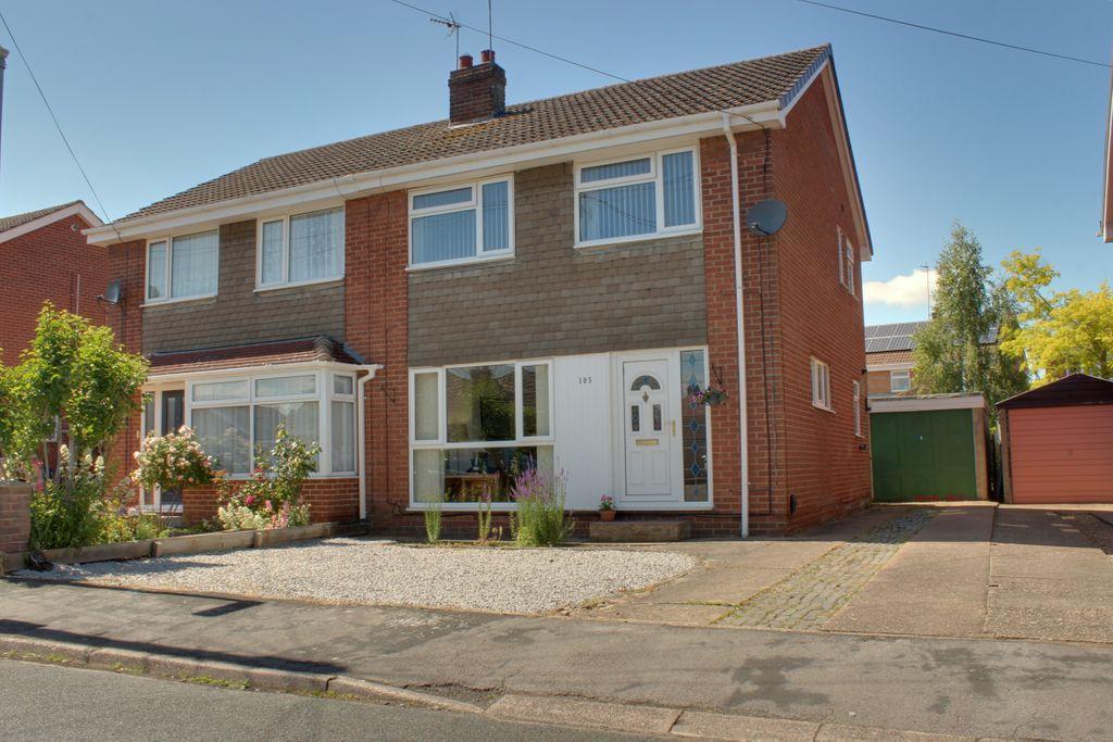 Norwood Grove, Beverley HU17 9JP 3 bed semidetached house £225,000