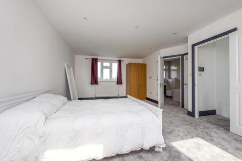 31 Meadow Hill, New Malden, KT3 5RQ