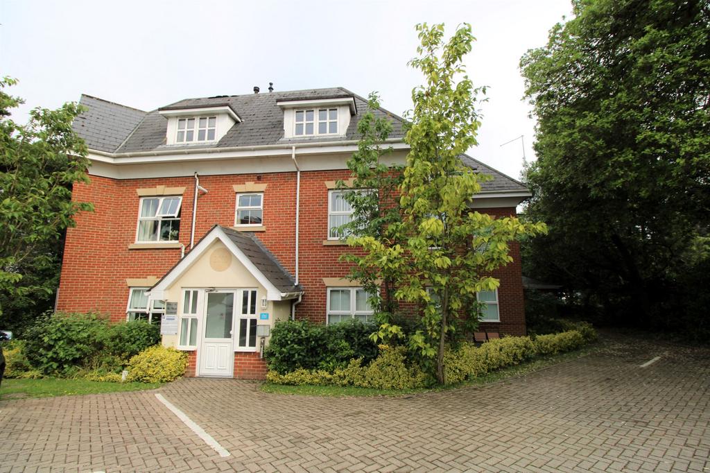 Talbot Road, Bournemouth BH9 2 bed flat to rent £975 pcm (£225 pw)