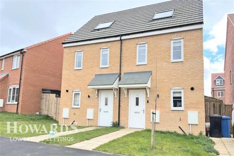 3 bedroom terraced house to rent, Lyncoln Drive, Oulton Broad