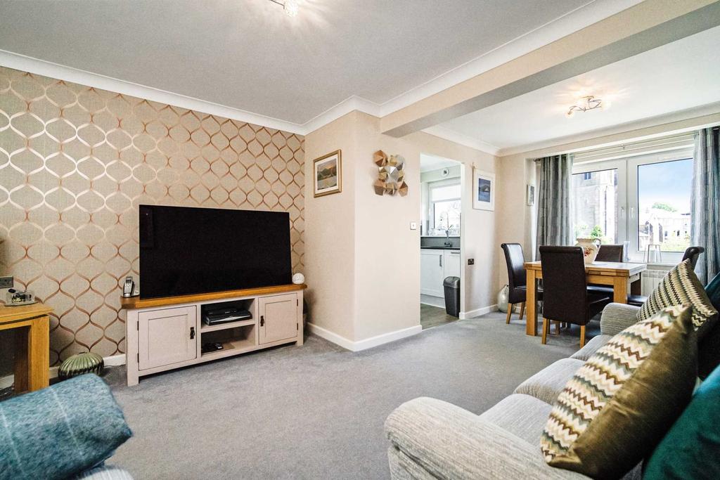 Elphinstone Court, Kilmacolm 2 bed apartment £99,000