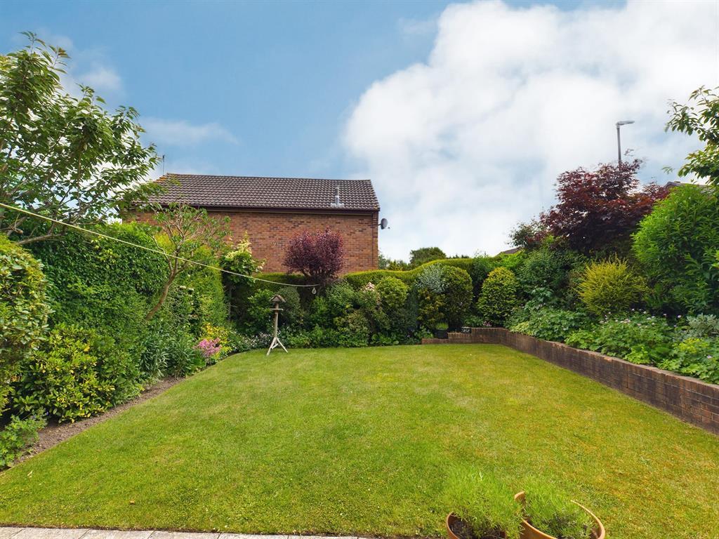Rothey Grove, Linacre Woods, Chesterfield, S40 4XN 4 bed detached house