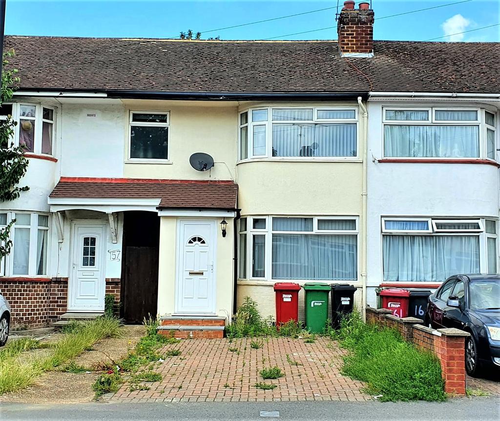 Bower Way, Slough, Berkshire, SL1 4 bed semidetached house £1,575