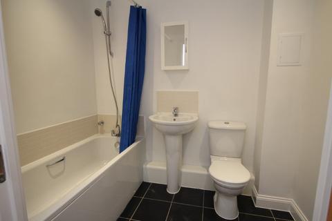 2 bedroom flat to rent, John North Close, High Wycombe, HP11