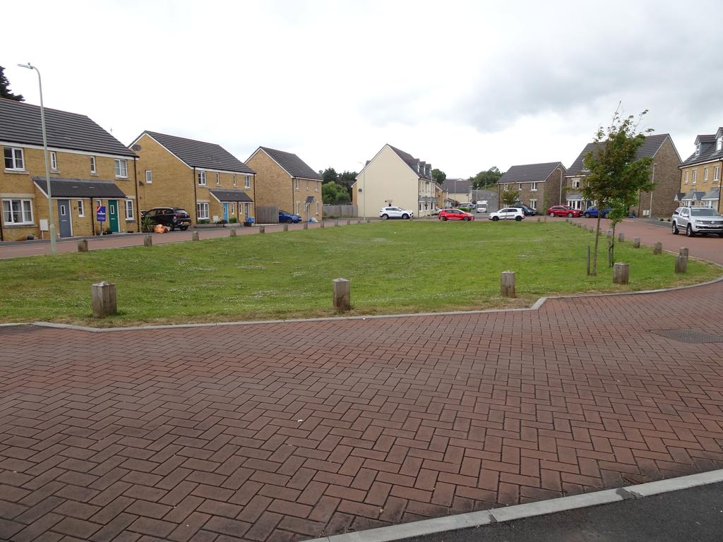 CILGANT Y LEIN, PYLE, CF33 4AJ 4 bed terraced house £220,000