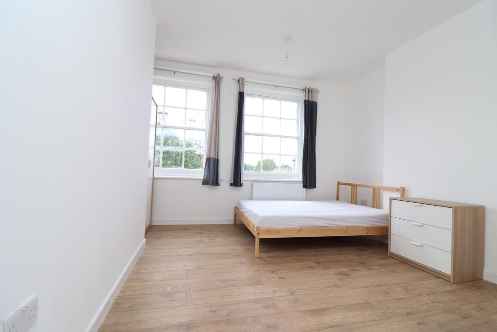 Mile End Road, Stepney Green, London E1 1 bed in a flat share £800