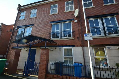4 bedroom townhouse to rent, Peregrine Street, Hulme, Manchester, M15 5PU