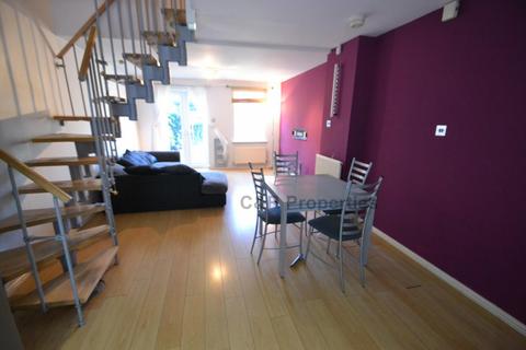4 bedroom townhouse to rent, Peregrine Street, Hulme, Manchester, M15 5PU