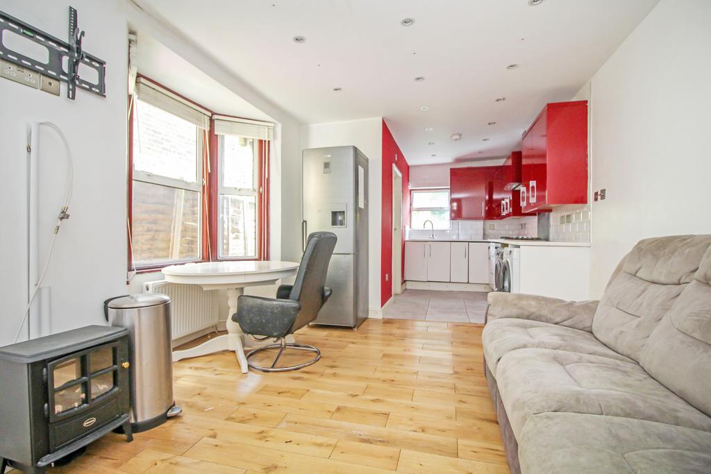 Sebert Road, Forest Gate E7 2 bed flat £1,395 pcm (£322 pw)
