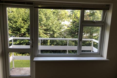 1 bedroom flat to rent, Berwick Court, 31 The Avenue, Worcester Park, KT4 7HE