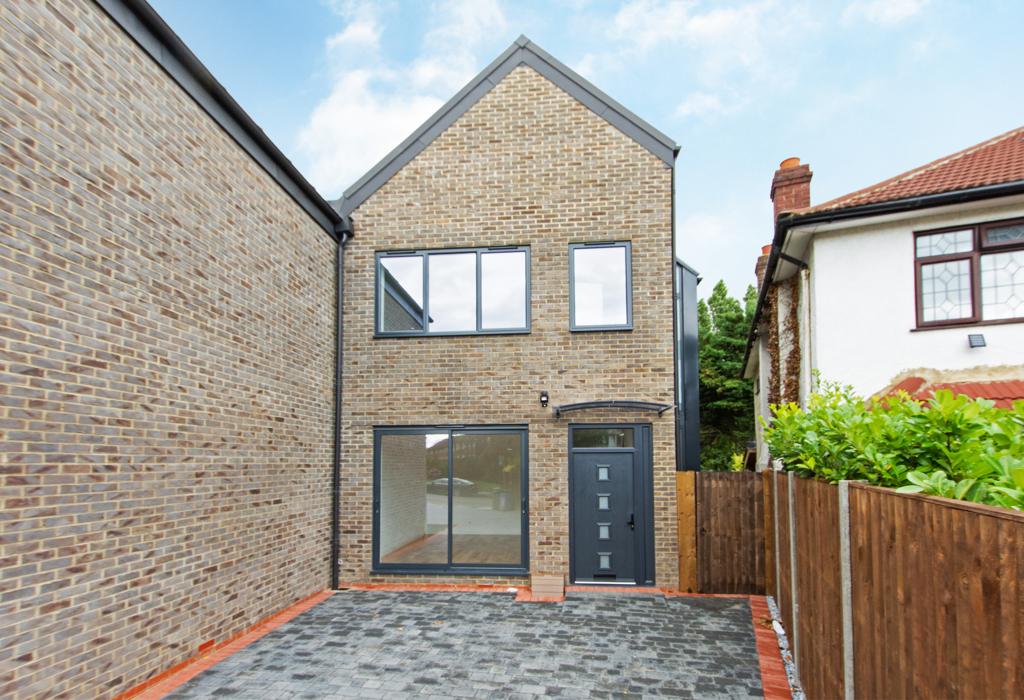 Dunblane Road, Eltham, SE9 6RS 3 bed semidetached house £650,000