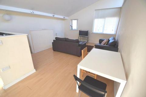 3 bedroom townhouse to rent, Peregrine Street, Hulme, Manchester, M15 5PZ.